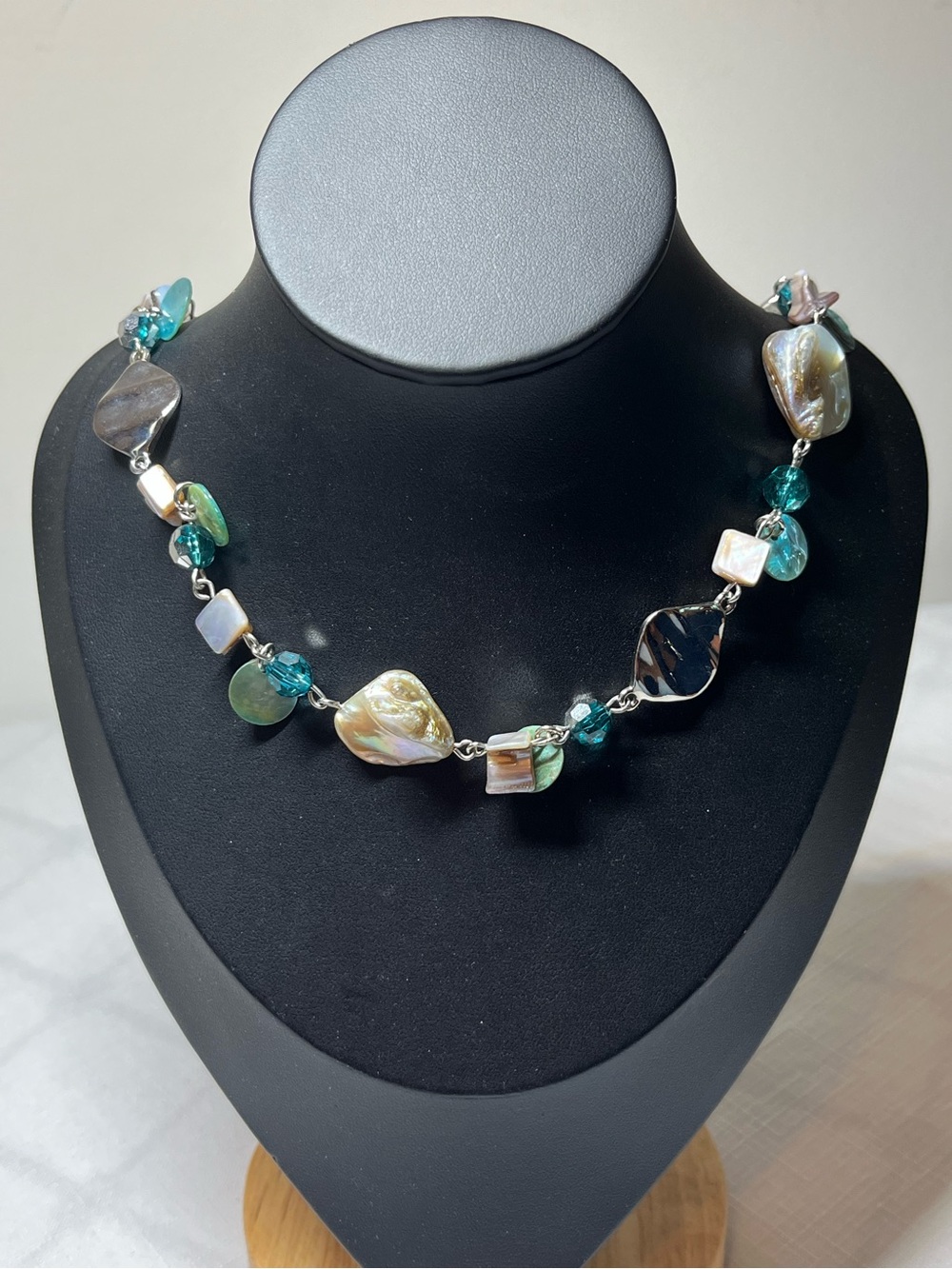 Lia Sophia Iridescent Pearl and Teal Bead Necklace
Long or double wrap for layer